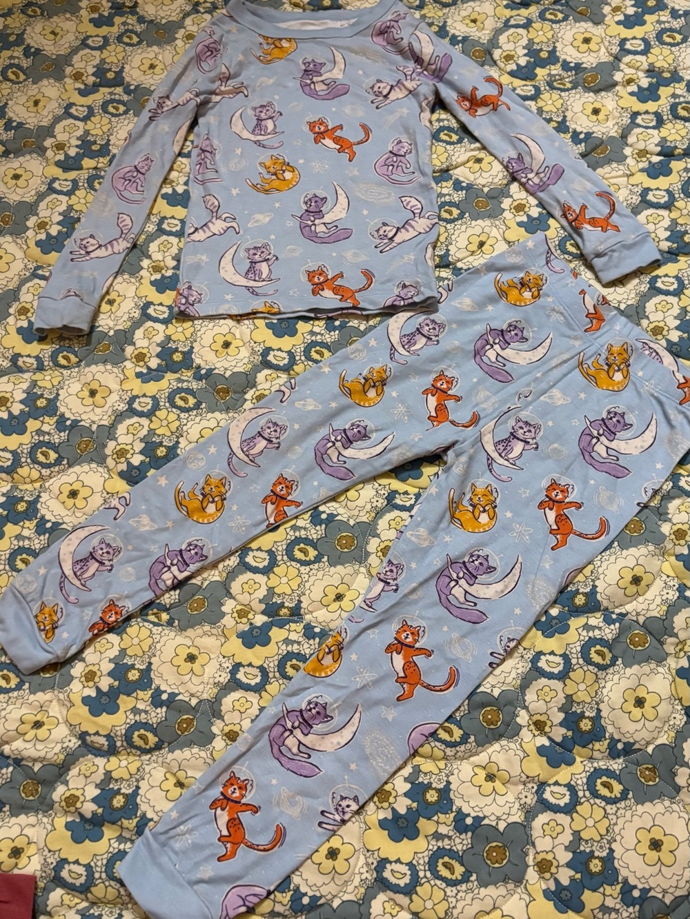 Members Mark girls size 5 year cat & moon pajama set